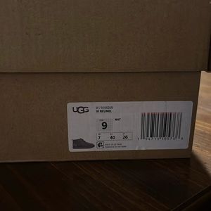 Gray Ugg Neumel